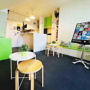 And Basic Universitat For Young ゲストハウス バルセロナ